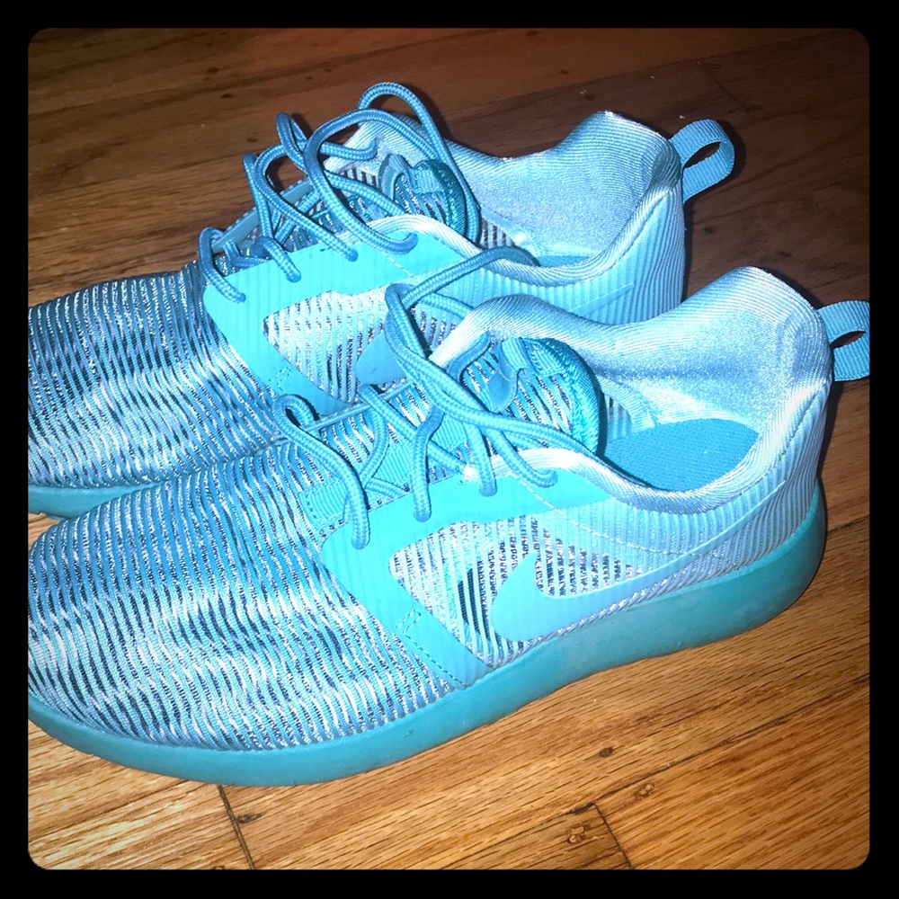 Nike Mesh Roshe One - Boys sz 5 - women’s sz 6.5